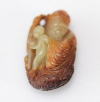 Shouloa et singe en jade céladon et rouille époque Qing