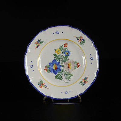 Never France Plate with a bouquet of multicolored flowers. 19th -