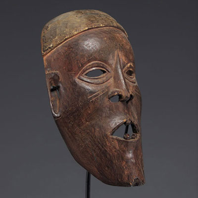 Masque Congo, bois sculpté au visage scarifié
