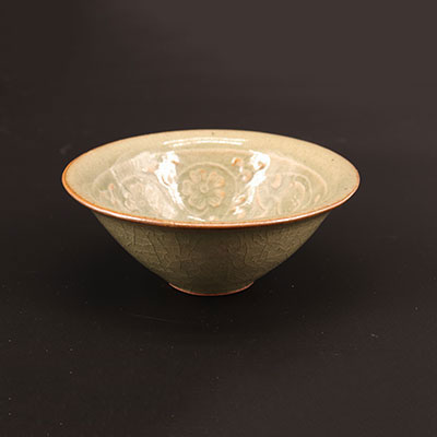 China - Celadon stoneware flower and child cup Qing period