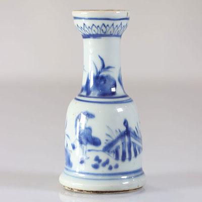 Chine vase en porcelaine époque Kangxi blanc bleu