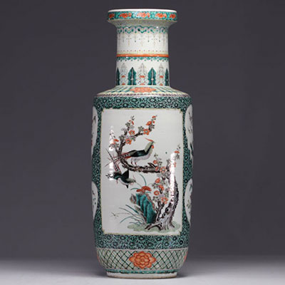 Chine - Vase en porcelaine famille verte, dynastie Qing, marque au double cercle.