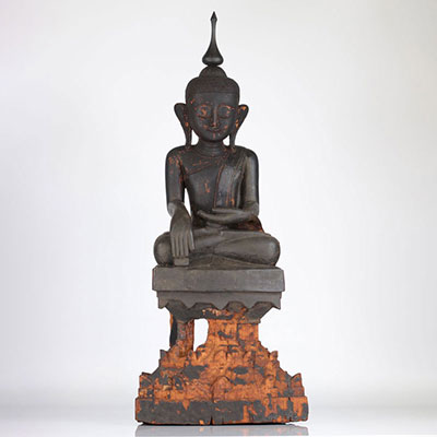 BURMA -Thailand Buddha In eroded wood “Bhûmisparsha-mudrâ”. XVIIIth