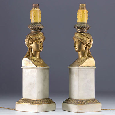 Paire de lampes en marbre blanc et bronzes dorés aux visages de Cariatides, Empire. OVER 100 YEARS OLD