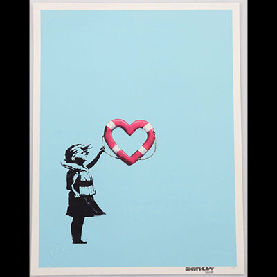 Banksy (d'aprés) Sérigraphie polychrome d'aprés Banksy - Fille avec flotteur en forme de coeur sur fond or
