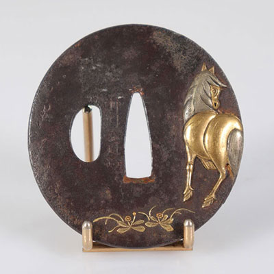 JAPAN EDO period (1603 - 1868) Iron tsuba and inlays Provenance: Gaston-Louis Vuitton Collection. 1323