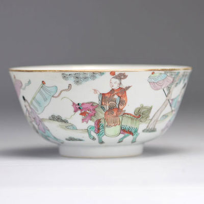 Porcelain bowl from the Famille Rose decorated with figures