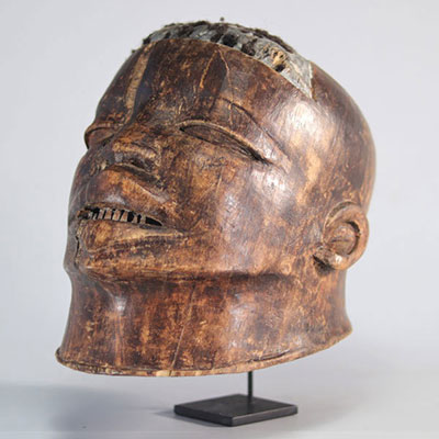 Masque Makondé en bois sculpté reste de cheveux