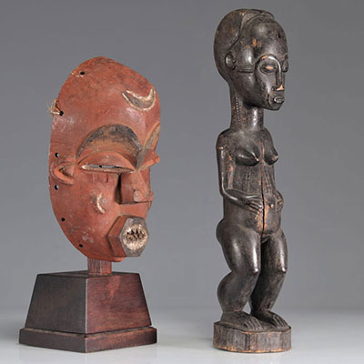 Baoulé statue with dark patina joined with an African mask