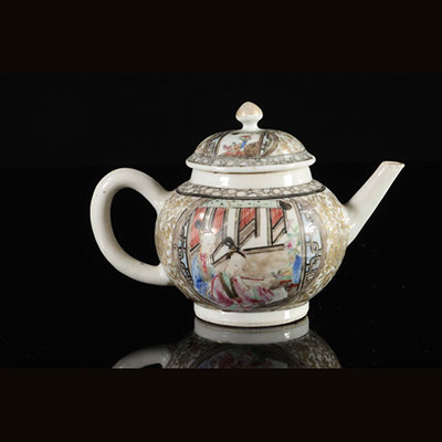 China famille rose teapot with characters decoration - Yongzheng period