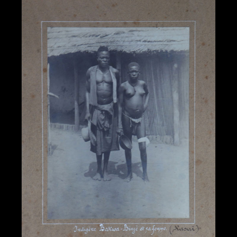 Photo d'Afrique indigènes Bakwa-binjé et sa femme Kasaï vers 1900