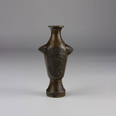 Chine vase en bronze décoré de têtes époque Qing