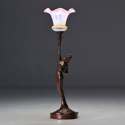 Francis RENAUD (1887-1973) Table lamp of a young woman in bronze, 1900