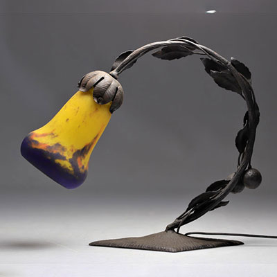 Muller Frères Lunéville Lamp in the shape of a tulip with a wrought iron base decorated with mirabelle plums - Art Nouveau