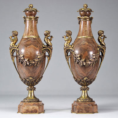 Paire de vases en marbre ornés de faunes musiciens en bronze doré