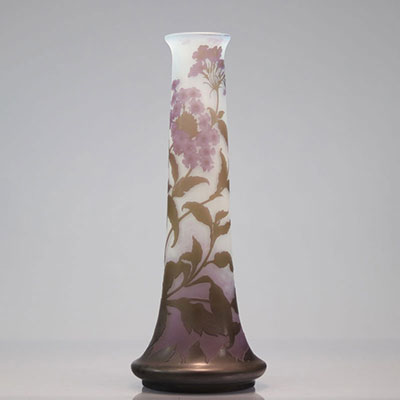 Emile Gallé imposant vase à décor de fleurs