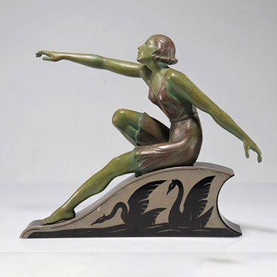 Max LE VERRIER (1891-1973) danseuse At déco sur socle en marbre décoré de cygnes signé sur la terrasse