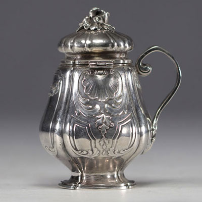 Karl FABERGER  (1846-1920) Small silver mustard pot, Russian hallmark 88 zolotniks and goldsmith's hallmark.