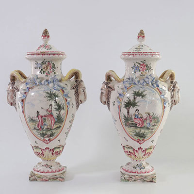 France paire de vases en faïence anse décorée de tête de bouc