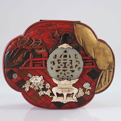 Sumptuous Asia box in red lacquer with inlays and jade plate 19th