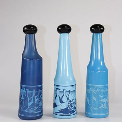 Salvador Dali «Botellas de vino» 1970-1972 Suite de trois bouteilles en verre chacune est décorée avec une  illustration différente, surréaliste