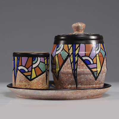 ANTOINE DUBOIS (1869-1949) Set fumeur Art Déco céramique émaillée à décor peint de motifs géométriques.