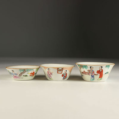 Lot of three famille rose bowls Qianlong period. 18th century China