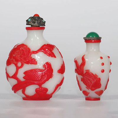 China snuffboxes (2) in glass
