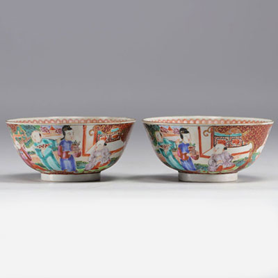 China - Pair of colorful porcelain bowls with figures, Qing period.