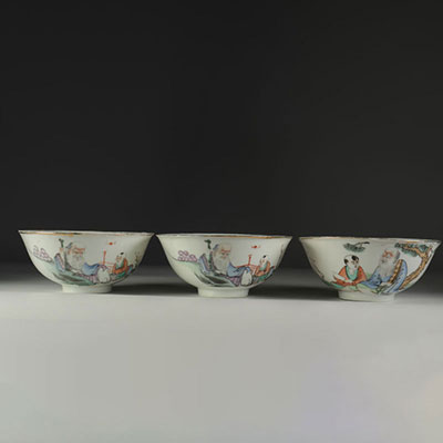 Série de trois bol en porcelaine .Chine début XXème.