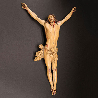 INDO PORTUGAIS - Grand christ polychrome en ivoire de Goa, Christ aux blessures 17ème
