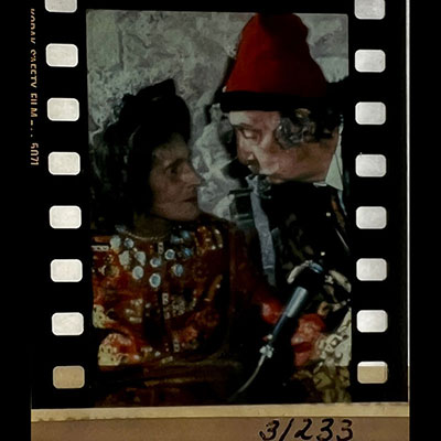 Salvador Dali & Keystone. Circa 70. Diapositive ektachrome en couleurs réalisé par Keystone-France, on y voit Salvador DALI et sa femme Gala.