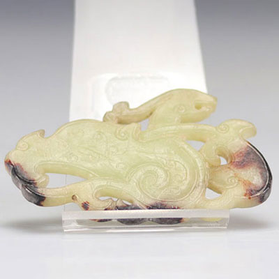 Chinese jade plate with dragon decoration