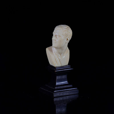 France Dieppe ivoire sculpté d'un buste d'homme 19ème 