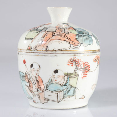 China covered bowl in Chinese porcelain with children's decoration