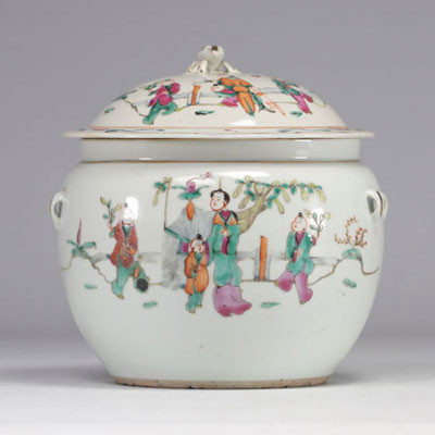 Chine - pot couvert en porcelaine, famille rose.