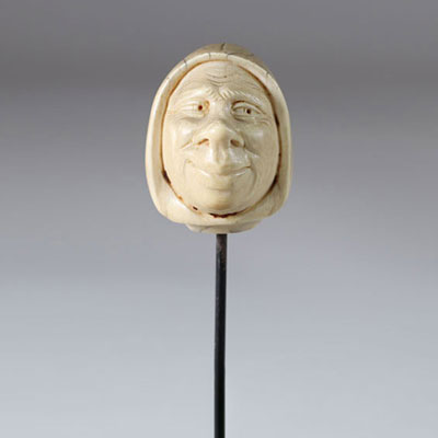 Pommeau de canne sculpté d'une tête de moine