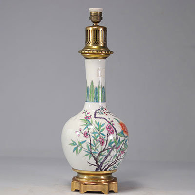 Lampe en porcelaine de chine à décor de fleurs
