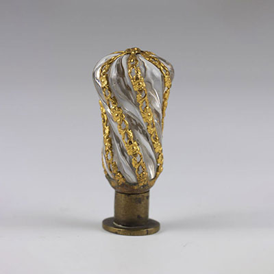 Sceau en cristal et bronze doré, Blason entouré d'une couronne représentant une scie et un baton 19ème