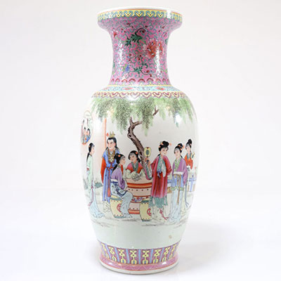 Grand vase en porcelaine république à décor de femmes