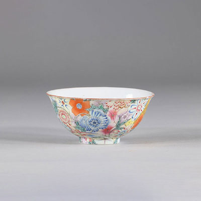 Bol en porcelaine milles fleurs ,marque Qianlong .Chine XIXème.