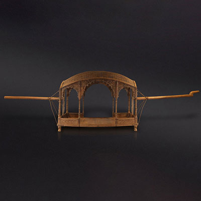 Chaise portable palanquin en bois et fer beau travail de sculpture du bois 120x470cm