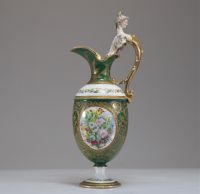 Porcelain coffee pot, French manufacture, early 20th century.