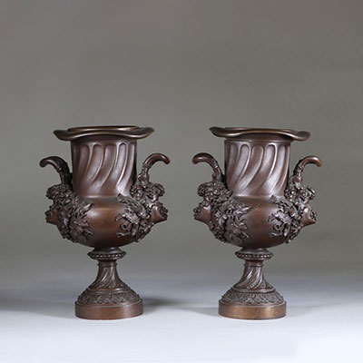 Paire de vasques en bronze décor de têtes de Bacchus France 19ème
