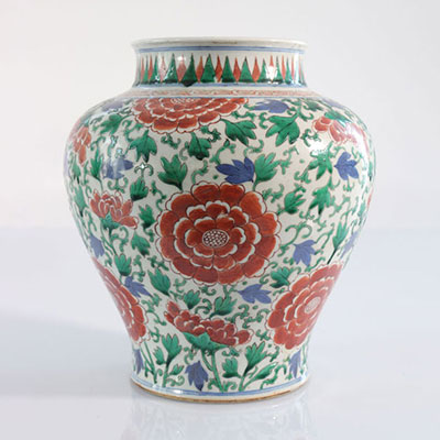 China vase 17th floral decoration