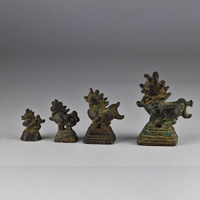 Poids à opium en bronze série de 4 en forme de dragons 18ème 