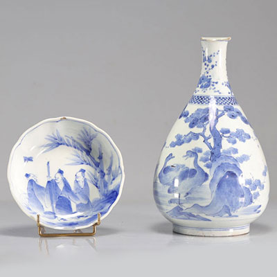 Vase and bowl in blue white Chinese porcelain XVII and XVIII