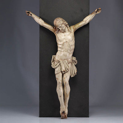 Grand Christ en bois sculpté du XVIIIe siècle