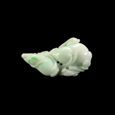 Jade sculpté en blanc et couleur pomme verte