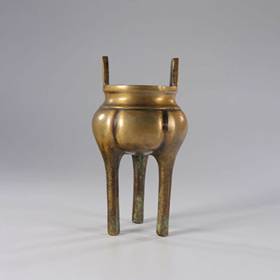Bronze tripod perfume burner, China 18-19th.